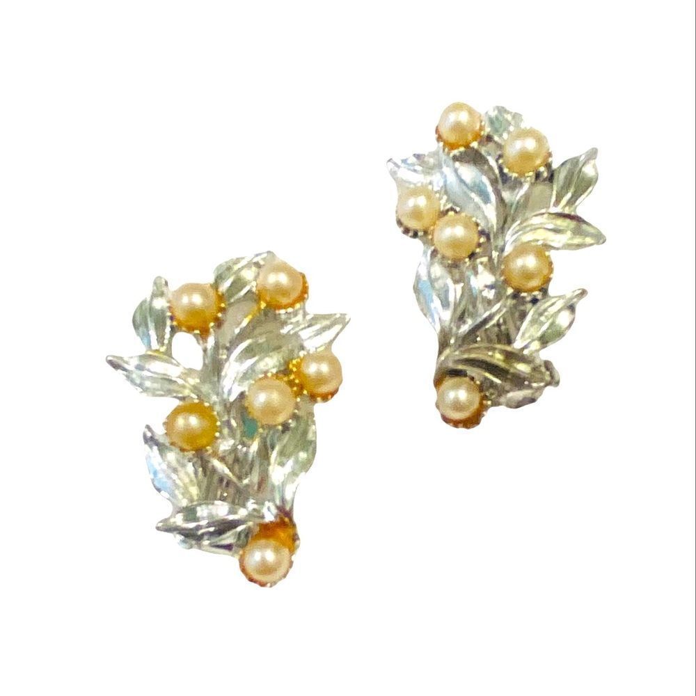 Vintage BSK marked silver tone leaf clip on earrings faux mini pearls
